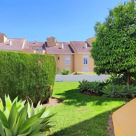Unique & Fashionable 3 Bedroom - Views Apartment *