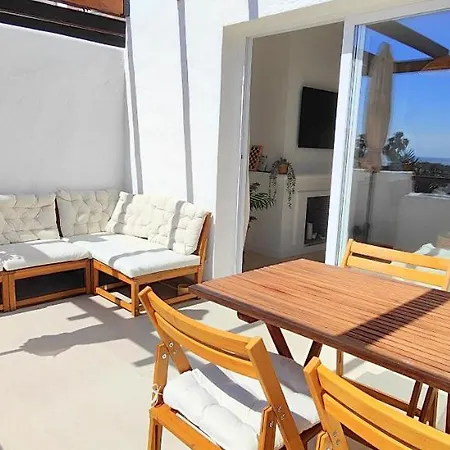 Unique & Fashionable 3 Bedroom - Views